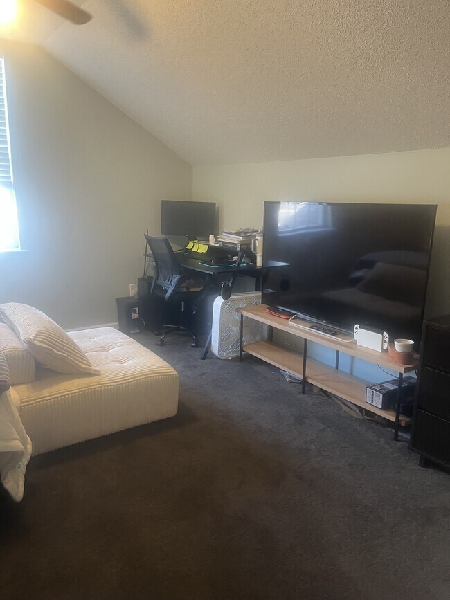 Building Photo - 343 Briarbend Rd