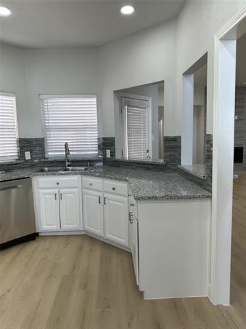 Building Photo - 3160 Delaford Dr