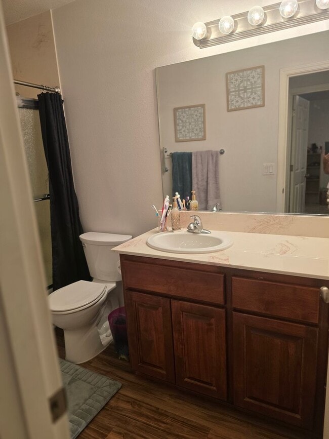 Building Photo - 3 bed 2 bath  Home for Rent in Grants Pass