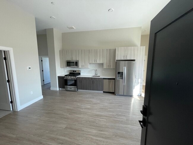 Building Photo - 344 Bremen St