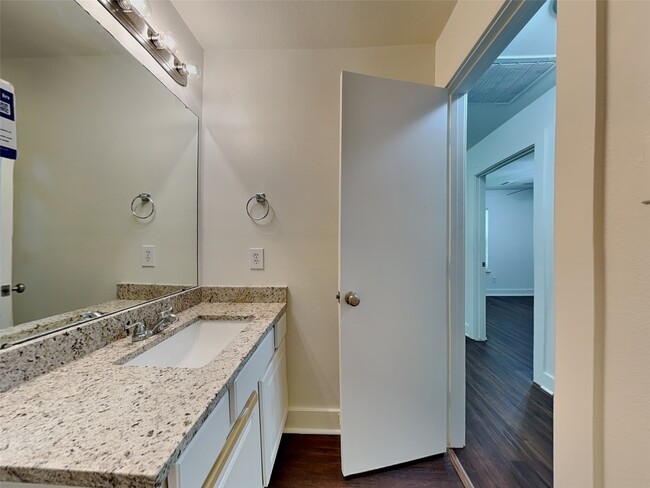 Building Photo - 26880 Hailey's Manor