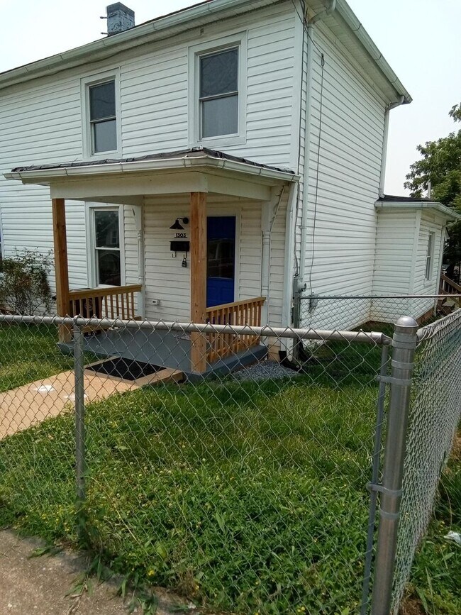 Building Photo - Renovated 2BR, 1 BA SFH