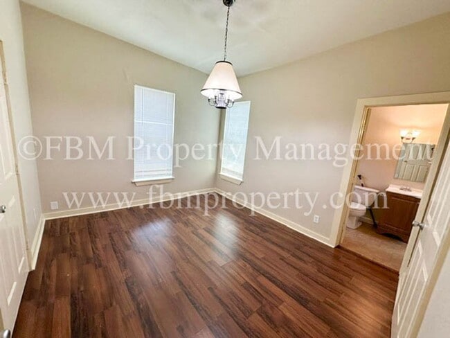 Building Photo - 741 W Park Ave