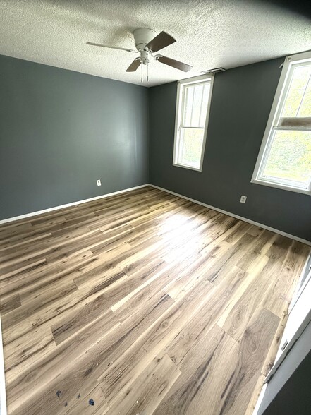 Building Photo - 10 Suncrest Ter