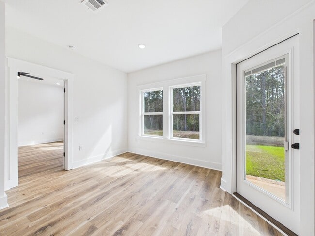 Building Photo - 333 Shoal River Dr
