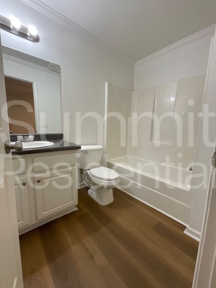 Building Photo - 651 Langston Dr SW