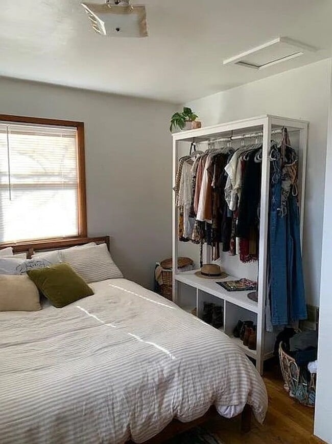 Building Photo - 1 Bedroom Apartment Available Now!