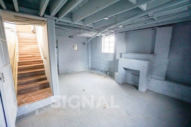 Building Photo - 1932 Portage Ave