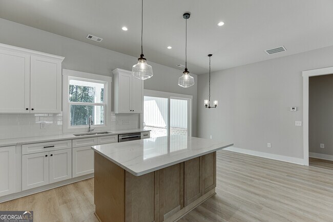 Building Photo - 125 Rains Rd