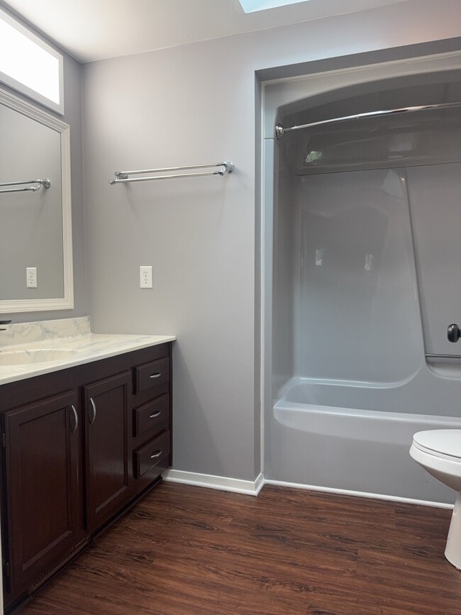 Building Photo - 3829 Eastway Dr