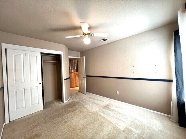 Building Photo - Spacious 4 Bed / 2 Bath Home with Loft, Fireplace & Beautiful Outdoor Entertaining Area!