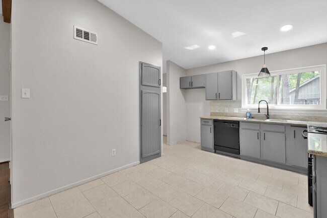 Building Photo - 21 Gambrel Oak Pl