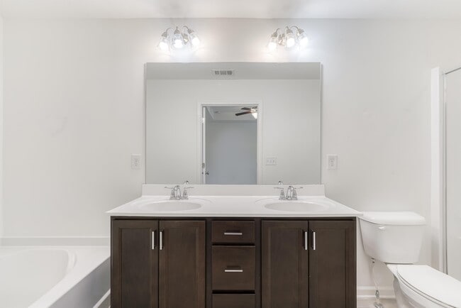 Building Photo - 5070 Longview Walk
