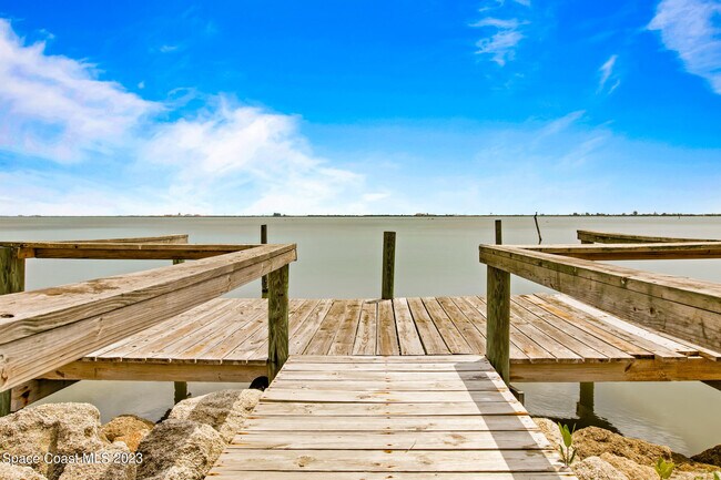 Building Photo - 7810 S Tropical Trail