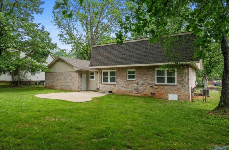 Building Photo - 2519 Excalibur Dr SE