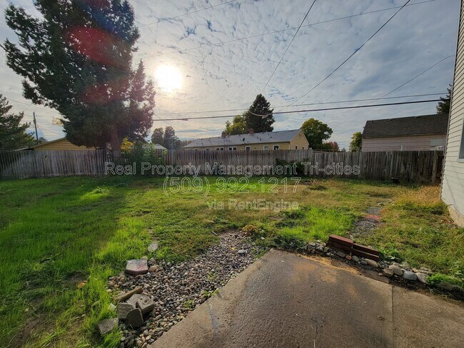 Building Photo - 87 Symons St