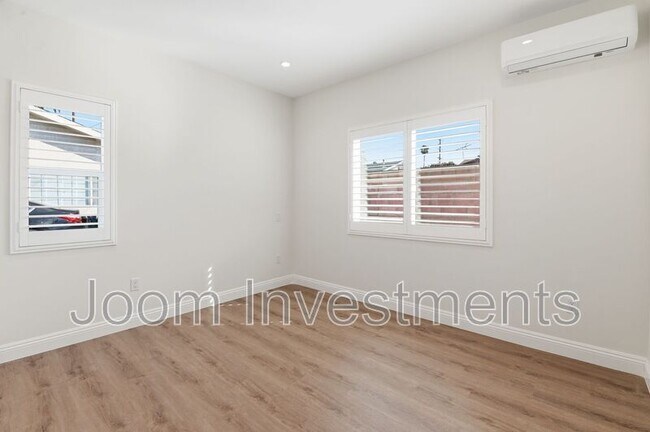 Building Photo - 9546 E Live Oak Ave