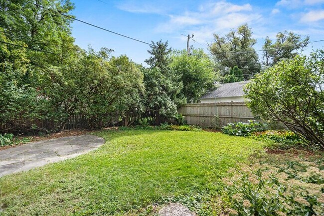 Building Photo - 5160 N Kent Ave