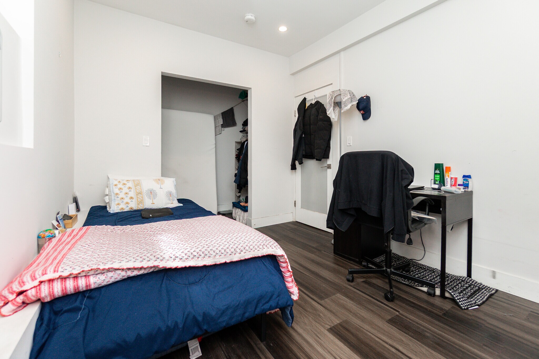 Building Photo - 78 Forest St