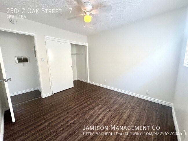 Building Photo - 25042 Oak St