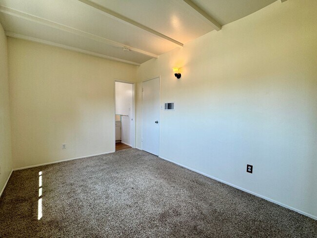 Building Photo - 4284 Third Ave