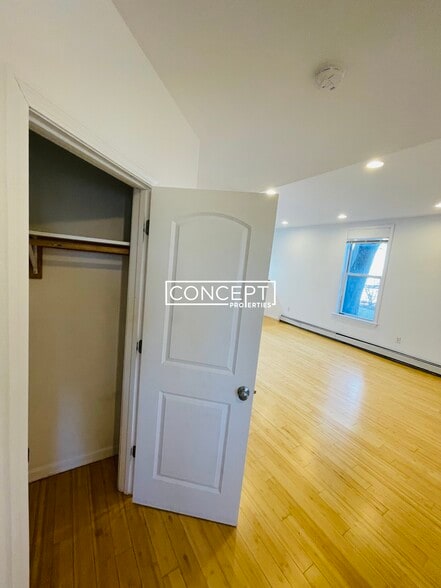 Building Photo - 40 Newton St