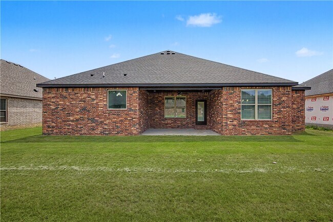 Building Photo - 2102 Dagan St
