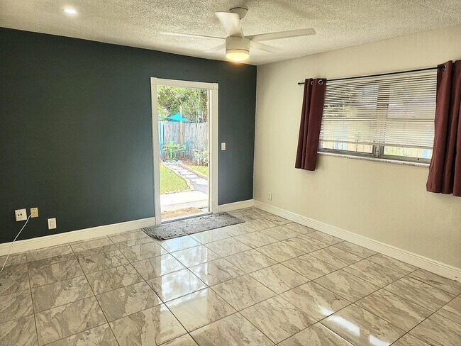 Building Photo - 452 Martin Ave