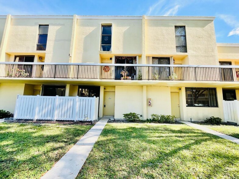 Building Photo - 2810 SW 87th Ave