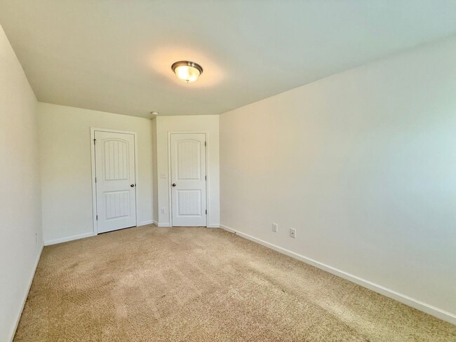 Building Photo - Excellent 3BD, 2.5BA Clayton Townhome Near...
