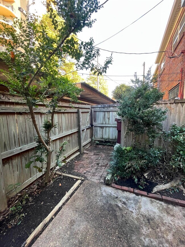 Building Photo - 443 N Highland St