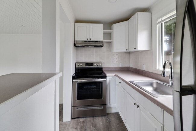 Building Photo - Remodeled - 2 Bed 1 Bath - Fully Fenced - ...