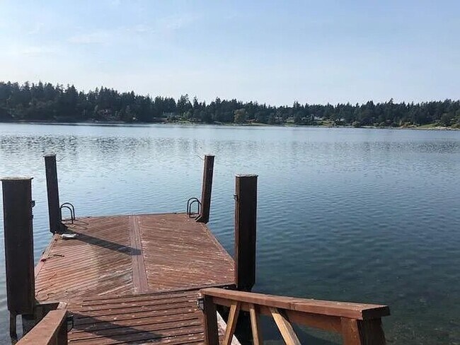 Building Photo - WATERFRONT Gravelly Lake Large 4 Bedroom Home in Lakewood!