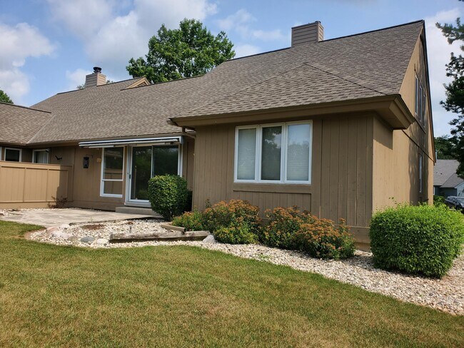 Building Photo - 2333 Cumberland Ct