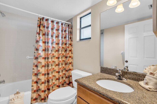 Building Photo - 600 Neapolitan Way