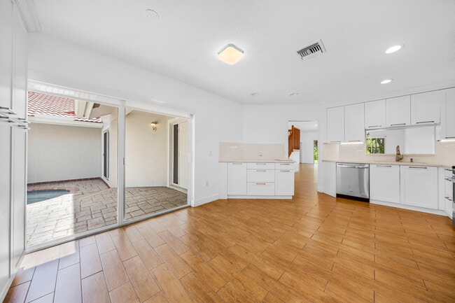 Building Photo - 4106 Carriage Dr