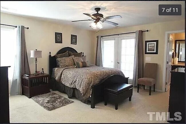 Building Photo - Three Bedroom End Unit Townhome in AMAZING Neighborhood!