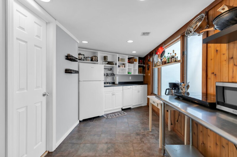 Building Photo - 51 Laurel Ave