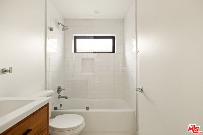 Building Photo - 2669 Benedict St