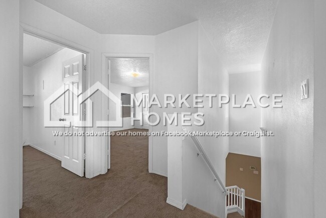 Building Photo - 1028 Alexandra St SW