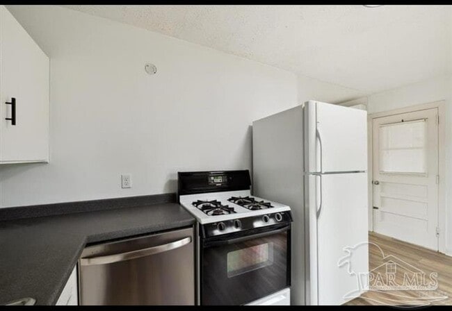 Building Photo - 5519 Mayfair Dr