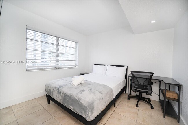 Building Photo - 500 NE 26th St