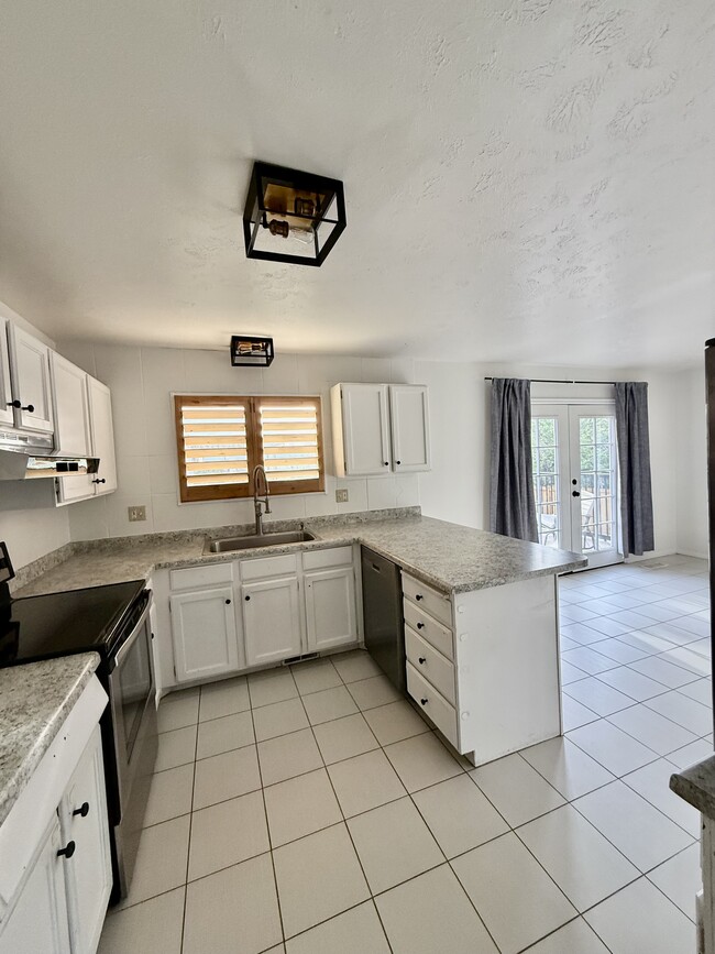 Building Photo - 11152 S Lyndbrook Way