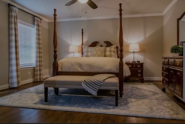 Building Photo - 100 Oakwood St NW