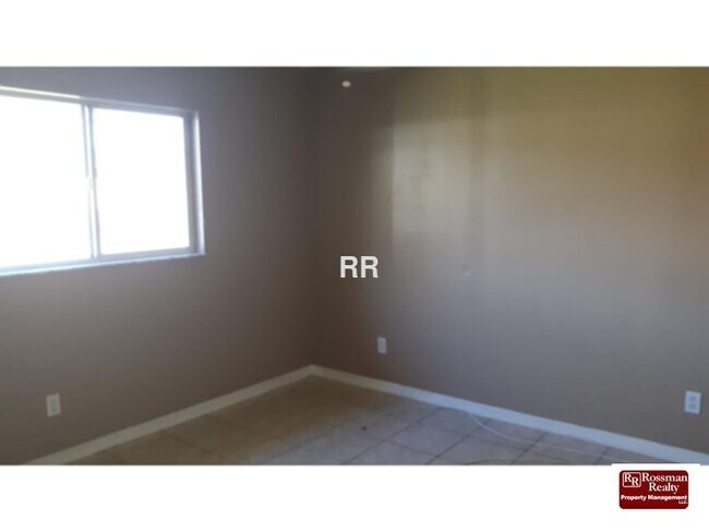 Building Photo - 1231 SE 8th Terrace