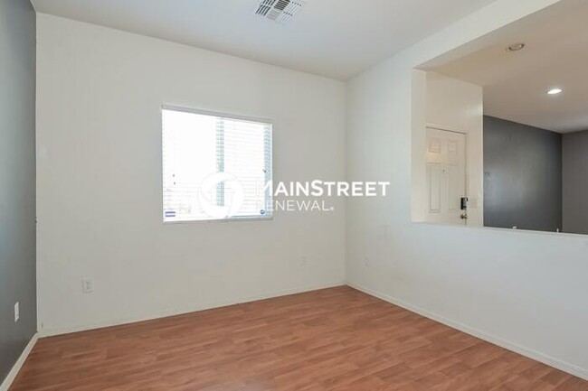 Building Photo - 5011 E Fishhook Ct