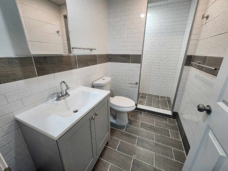 Building Photo - 151 S Main St