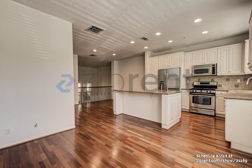 Building Photo - 39 Sheridan Ln