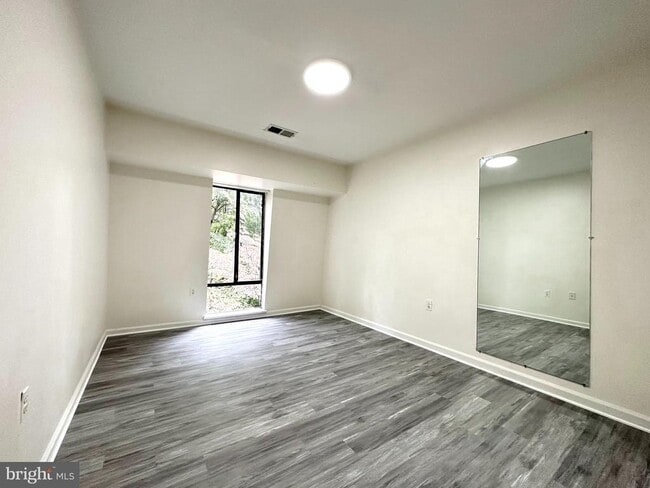 Building Photo - 8119 Inverness Ridge Rd