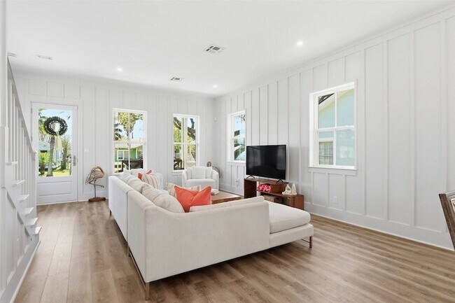 Building Photo - 4712 Avenue Q